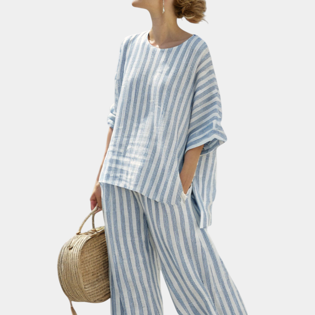 Federica | Top sofisticado a rayas azules y pantalones casuales