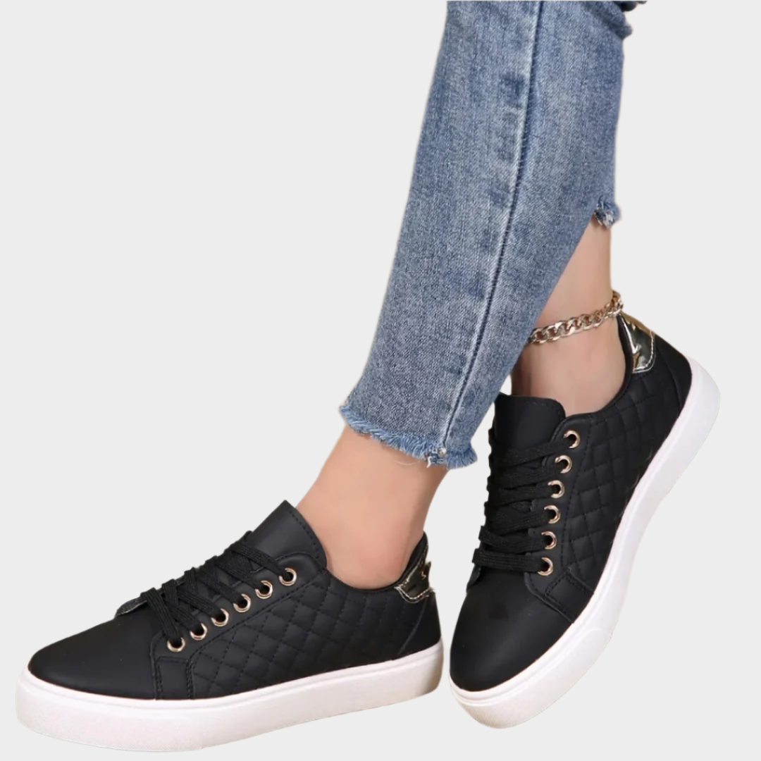 Zapatillas deportivas modernas con detalles en tejido acolchado