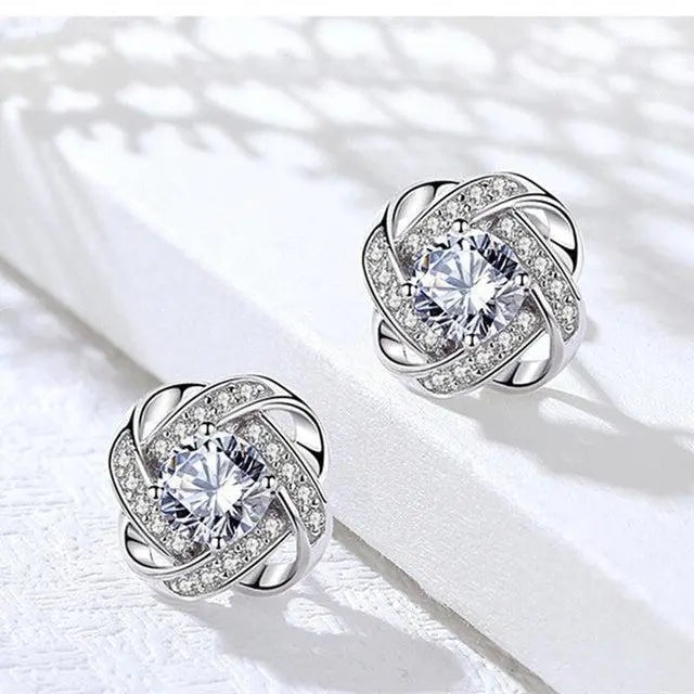 Lourdes™ | Pendientes de Espiral con Cristales