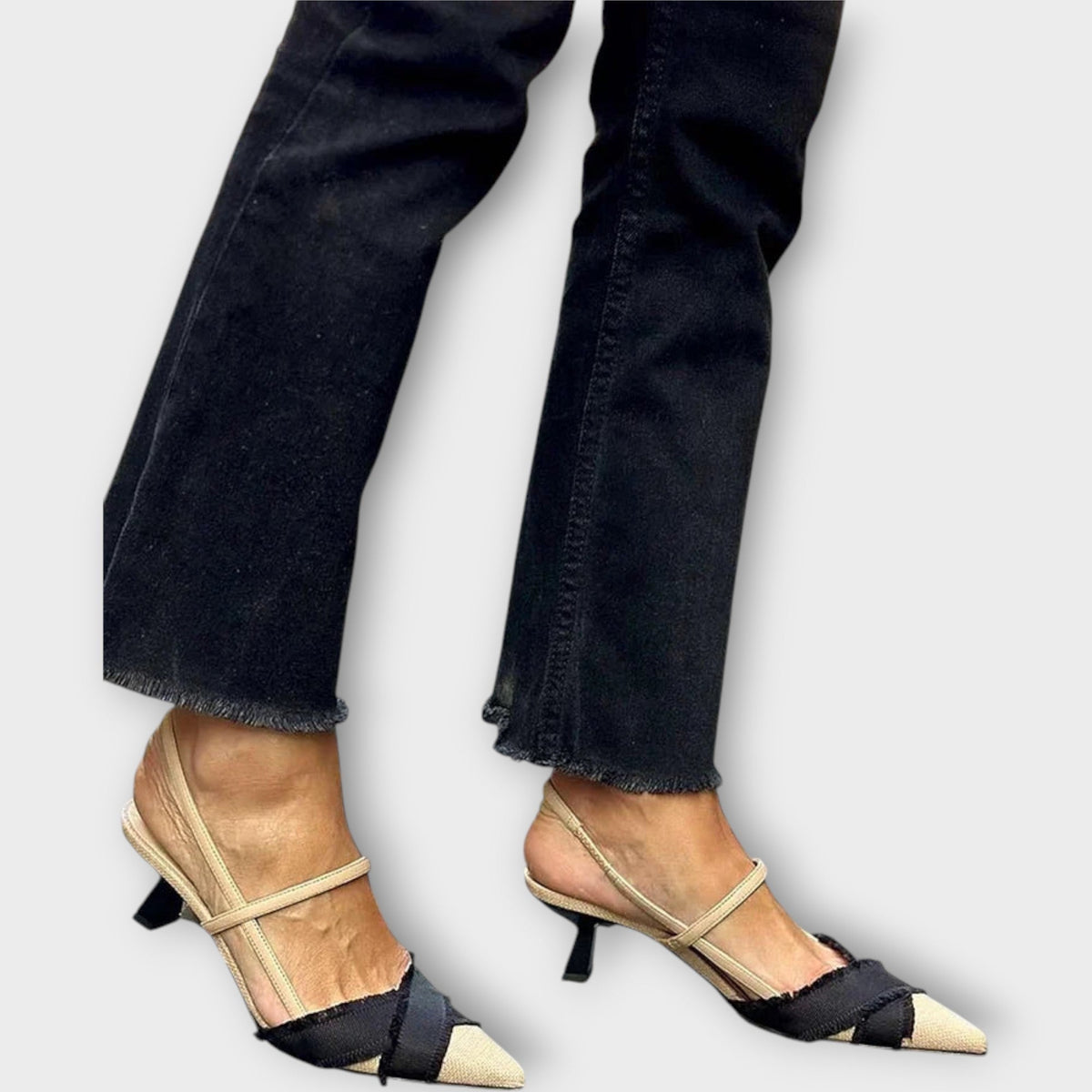 Veronika Zapatos de Tacón Elegantes con Detalle Moderno
