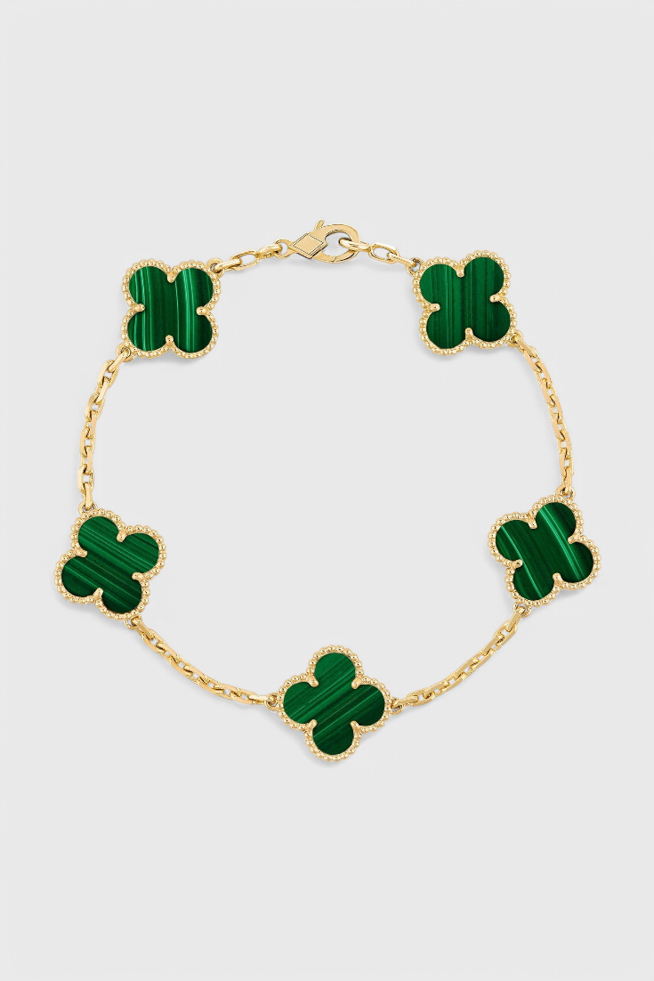 Pulsera con Motivo de Trébol y Elegancia Dorada
