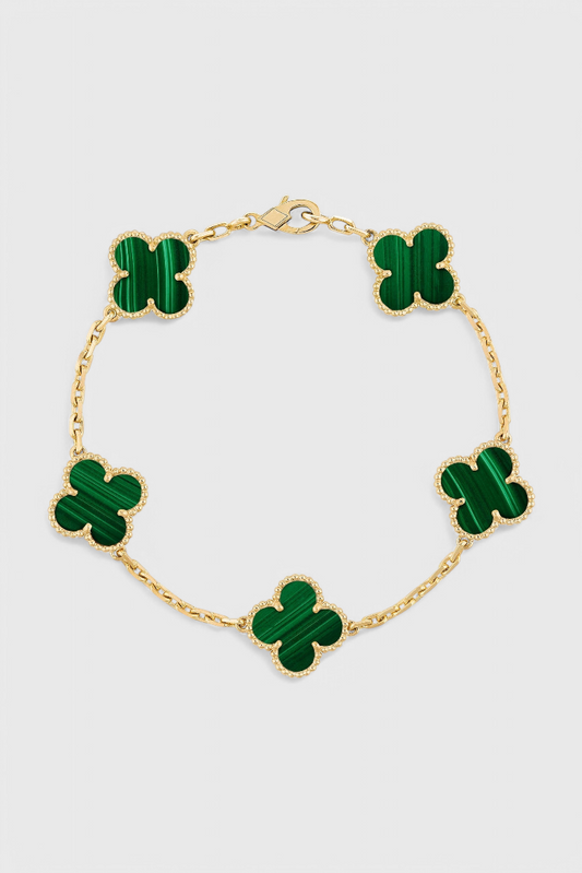 Pulsera con Motivo de Trébol y Elegancia Dorada