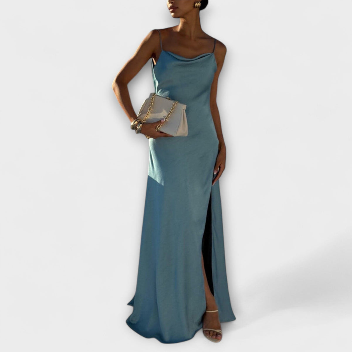 Hallie - Vestido maxi de satén chic con abertura alta