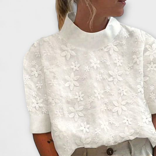 Blusa con cuello simple bordado