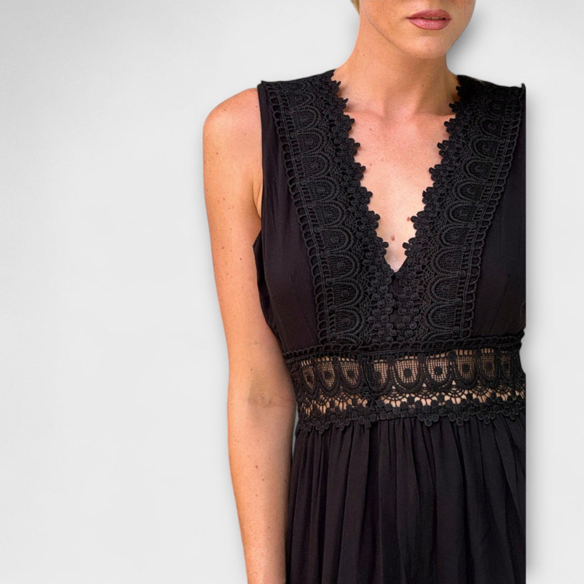 Aurélie - Vestido elegante de encaje con escote en V