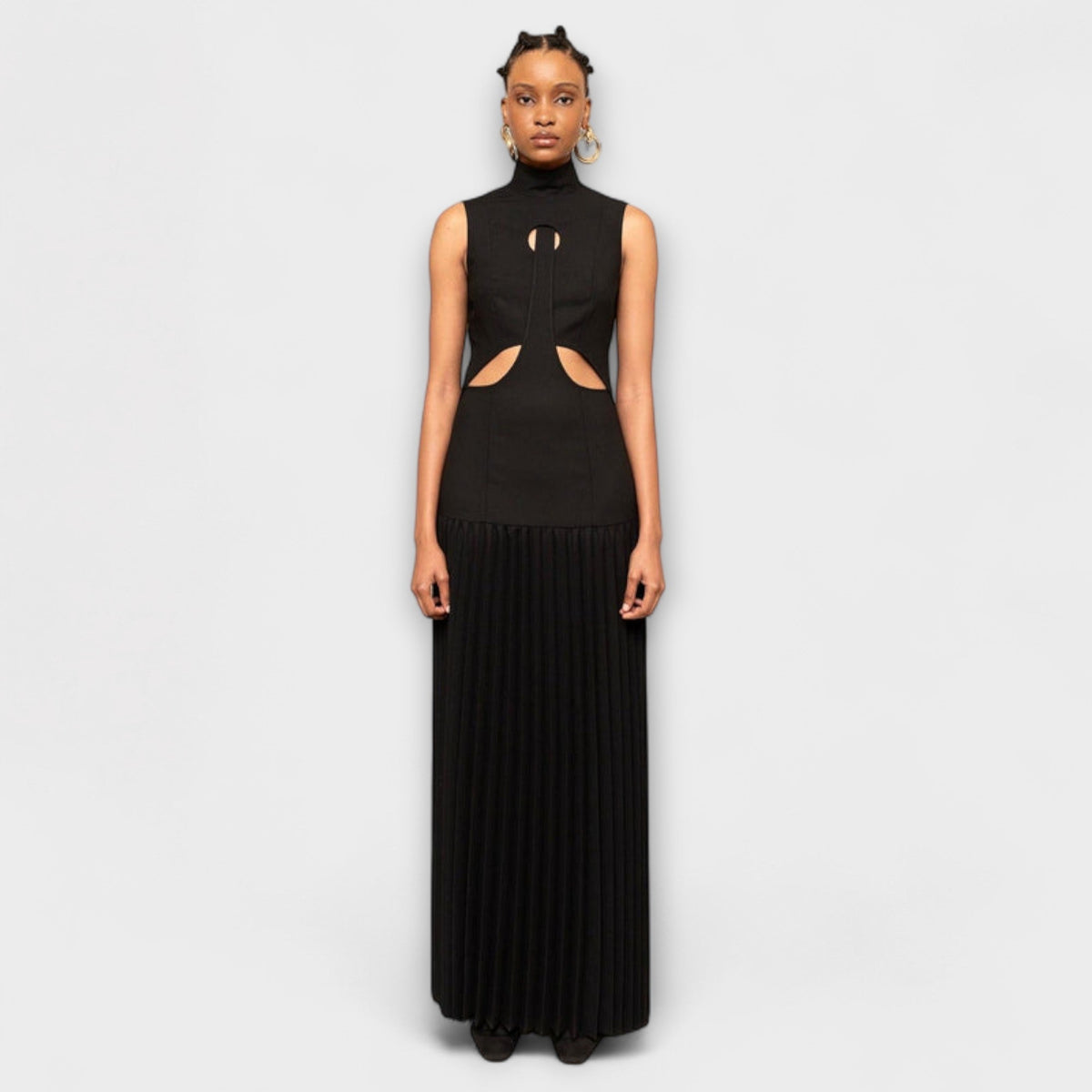 Kristen - Vestido maxi con detalles plisados y escote