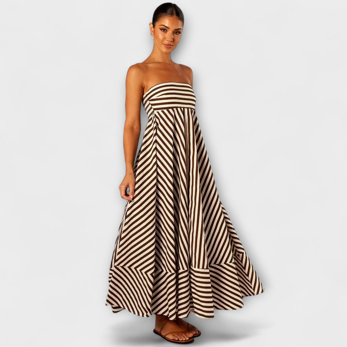 Maxi vestido Nocturnal Charm con volantes