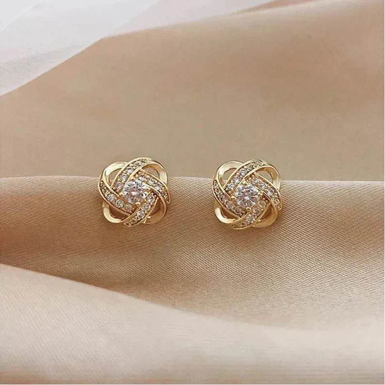 Lourdes™ | Pendientes de Espiral con Cristales