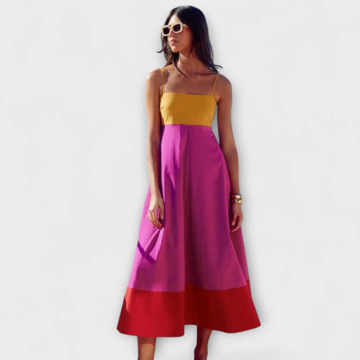 Vestido con tirantes en estilo color block