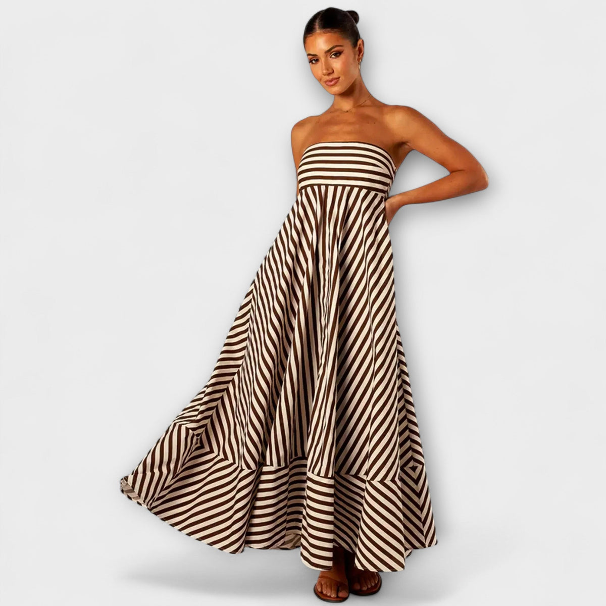 Maxi vestido Nocturnal Charm con volantes