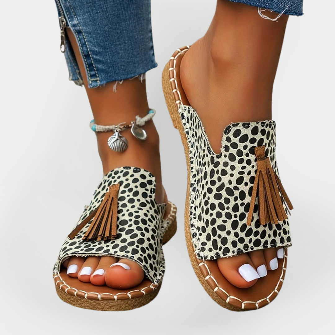 Impresionantes sandalias hechas a mano con flecos