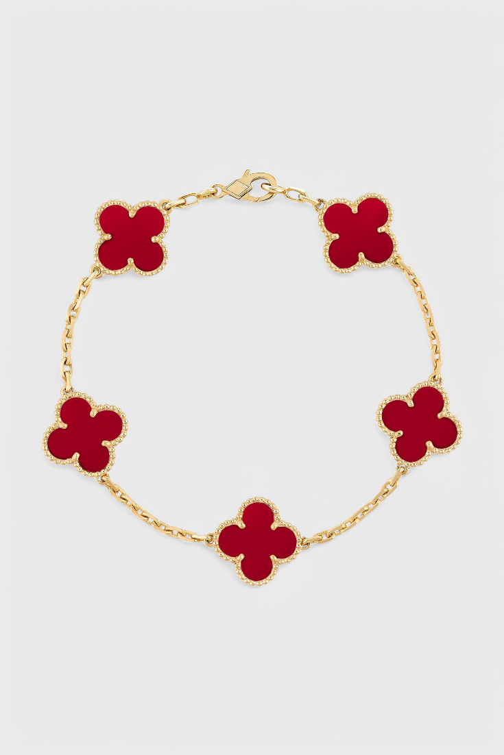 Pulsera con Motivo de Trébol y Elegancia Dorada