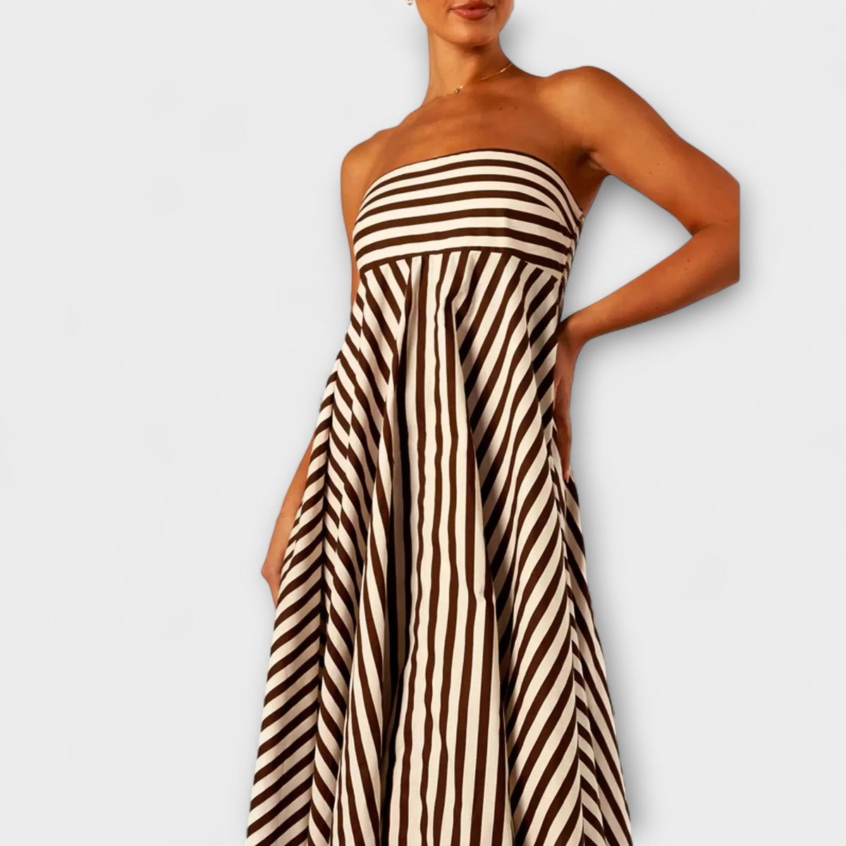 Maxi vestido Nocturnal Charm con volantes