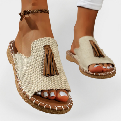 Impresionantes sandalias hechas a mano con flecos