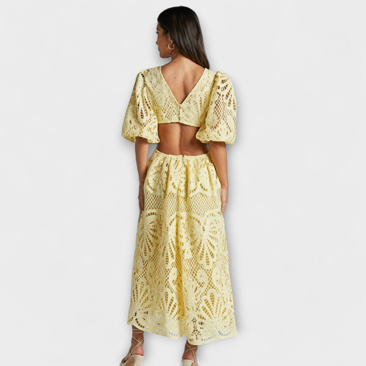 Ropa elegante con detalles delicados