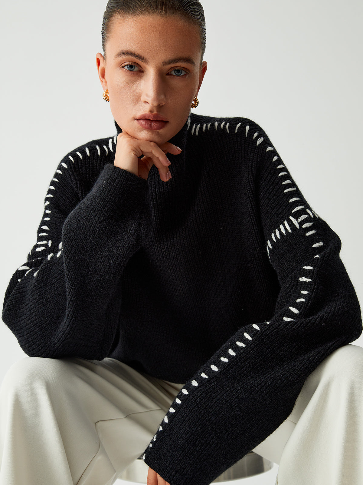 Alma | Suéter oversize con cuello alto y detalles en piqué