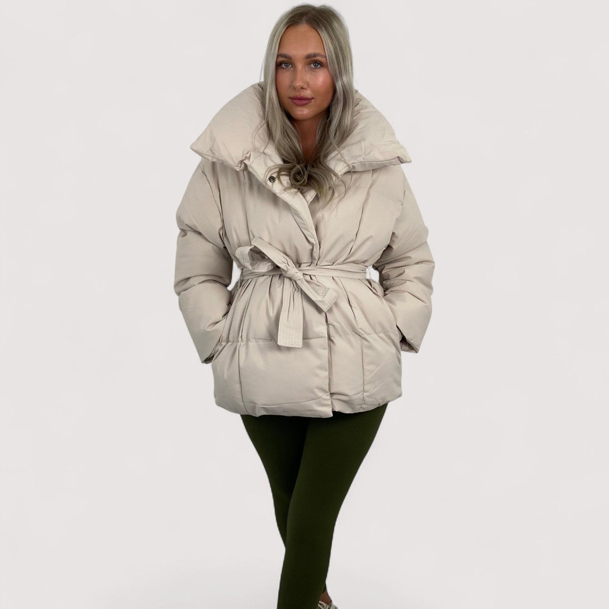 Elora™ | Chaqueta corta acolchada con bolsillo en la cintura