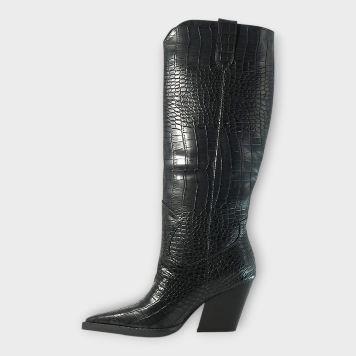 Zapatos con motivo de cocodrilo y tacón elegante