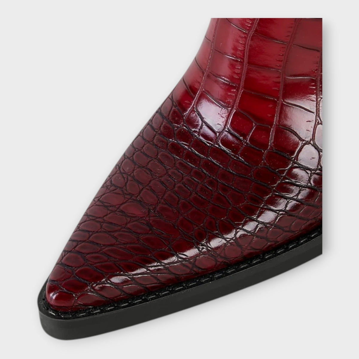 Zapatos con motivo de cocodrilo y tacón elegante