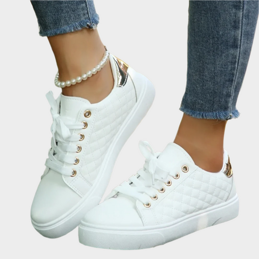 Zapatillas deportivas modernas con detalles en tejido acolchado