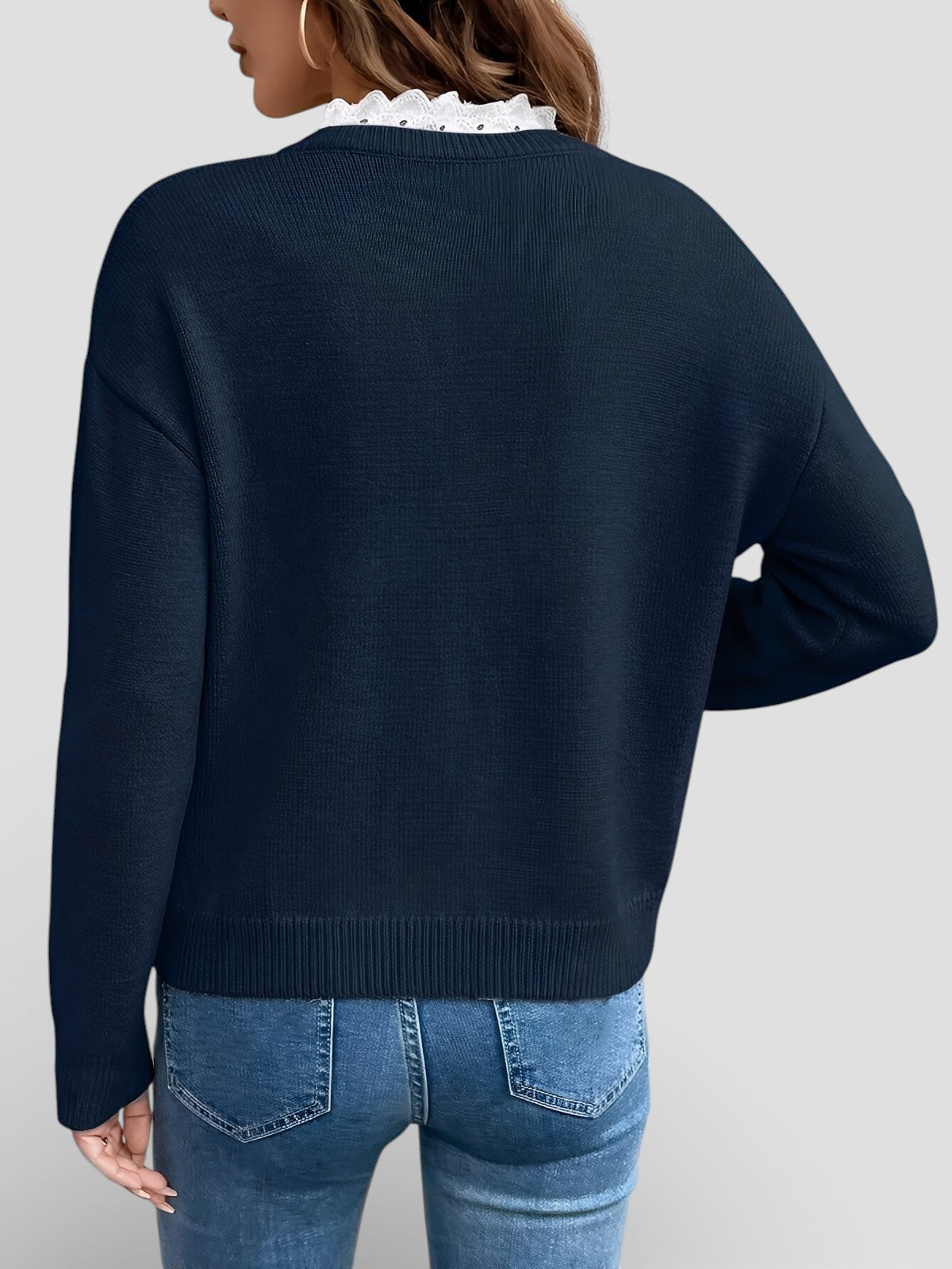 Clara | Top de punto con un elegante cuello de encaje