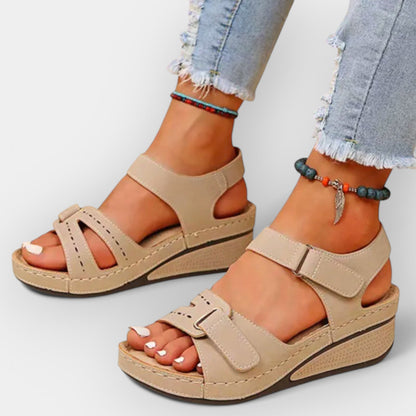 Sandalia abierta de diseño elegante