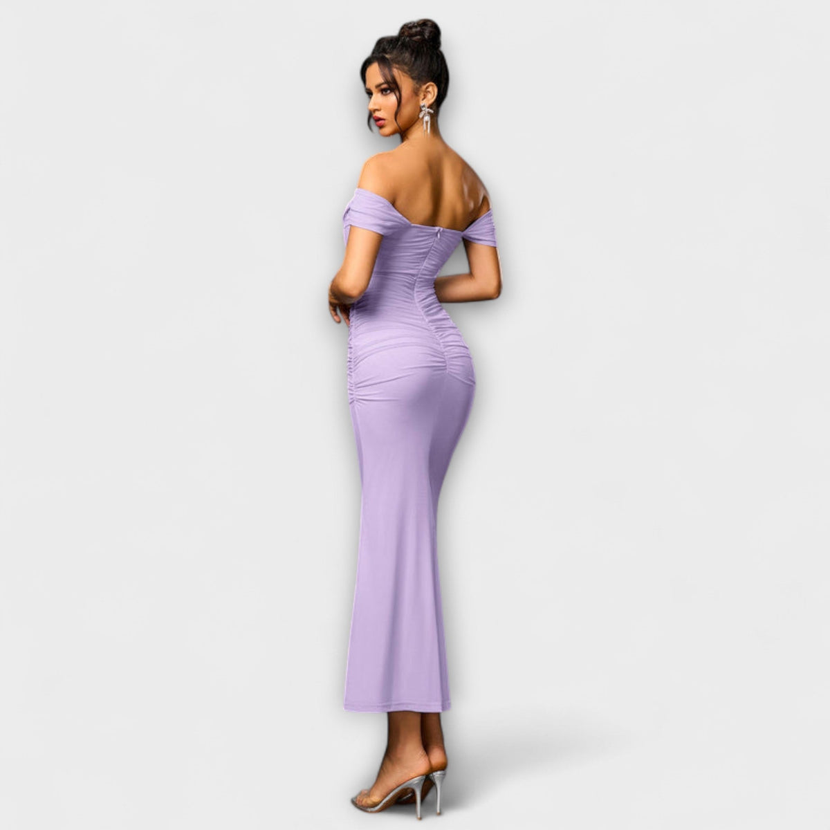 Ione - Vestido ajustado con hombros al descubierto y fruncidos