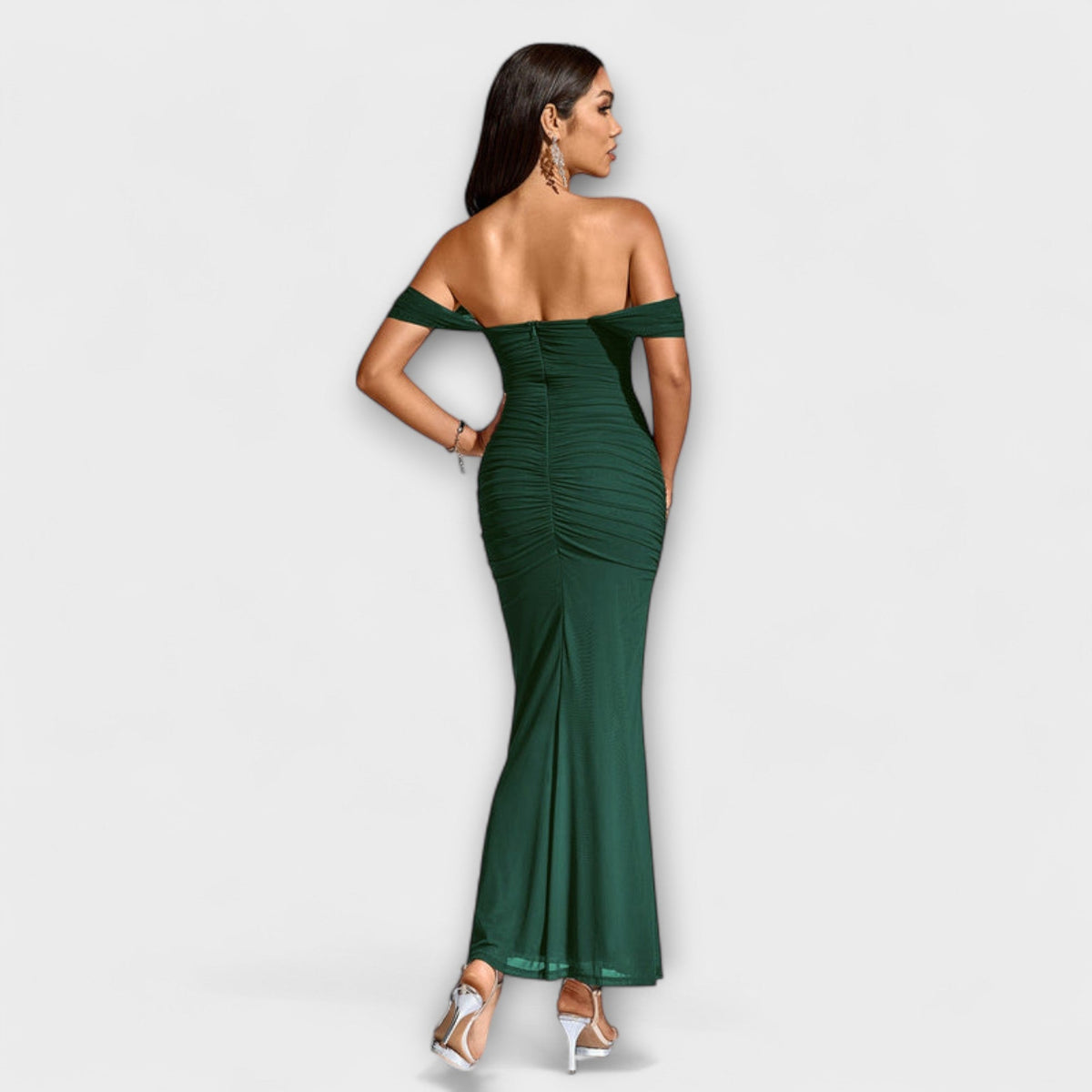 Ione - Vestido ajustado con hombros al descubierto y fruncidos