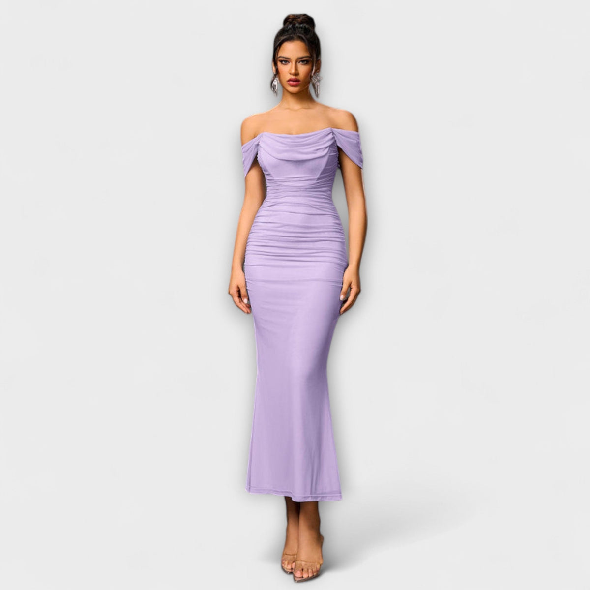 Ione - Vestido ajustado con hombros al descubierto y fruncidos