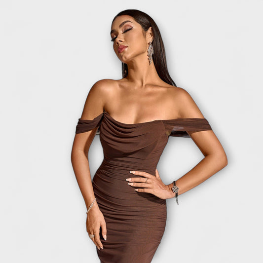 Ione - Vestido ajustado con hombros al descubierto y fruncidos