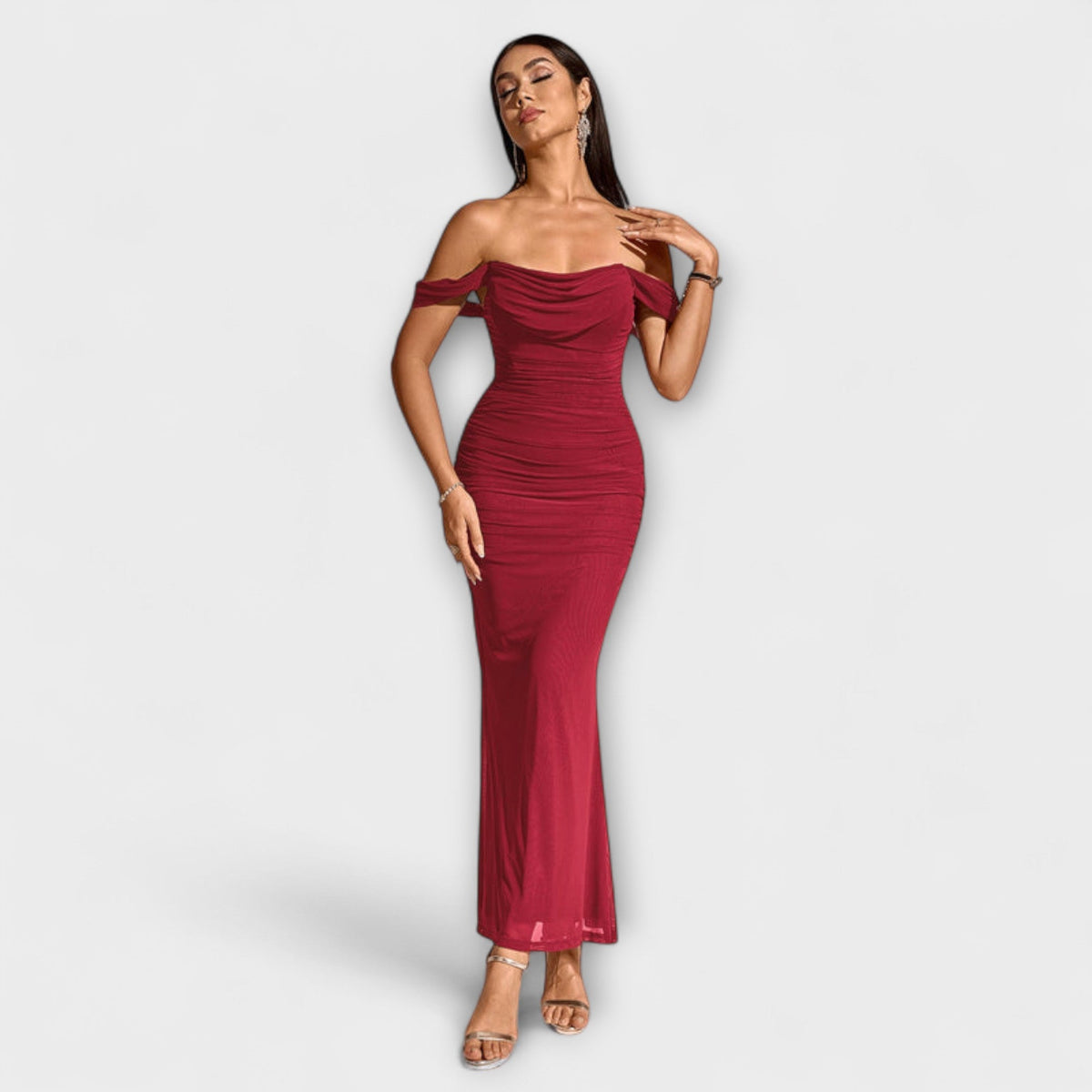Ione - Vestido ajustado con hombros al descubierto y fruncidos