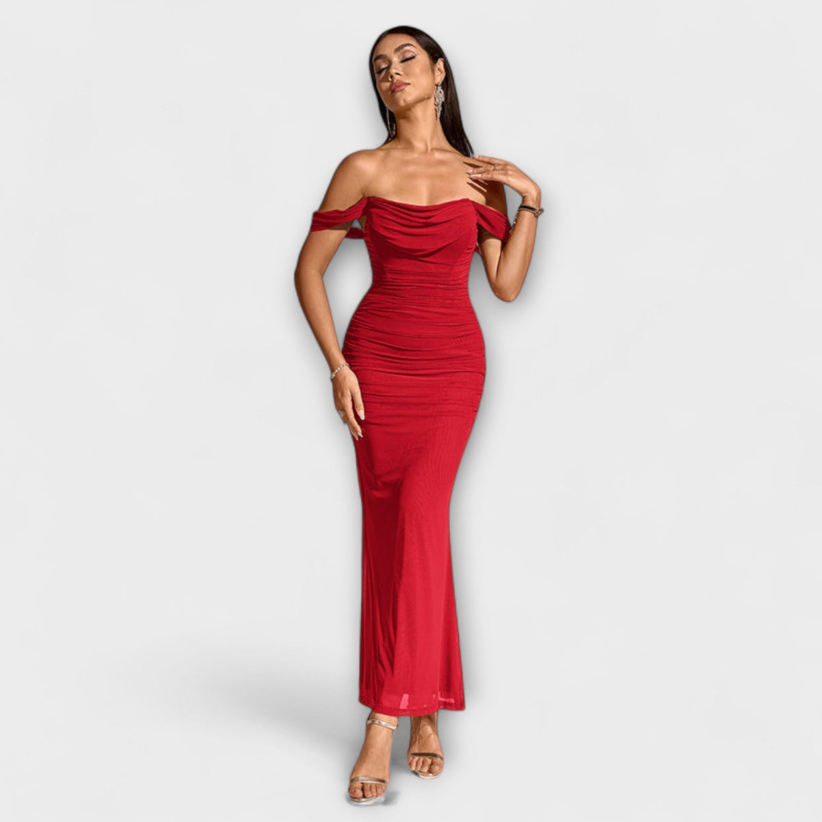 Ione - Vestido ajustado con hombros al descubierto y fruncidos