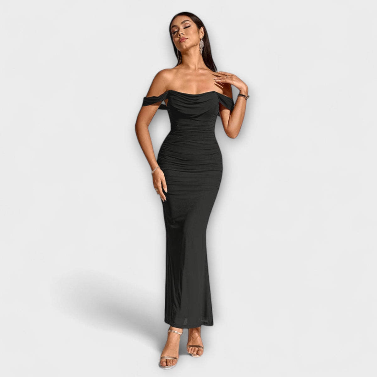 Ione - Vestido ajustado con hombros al descubierto y fruncidos