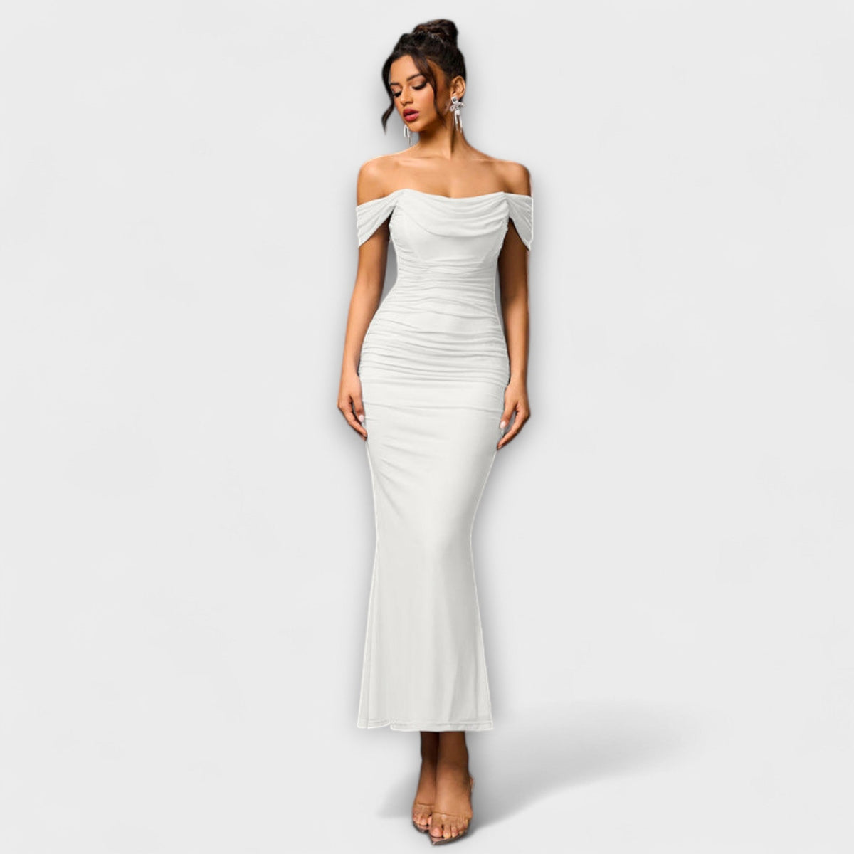 Ione - Vestido ajustado con hombros al descubierto y fruncidos