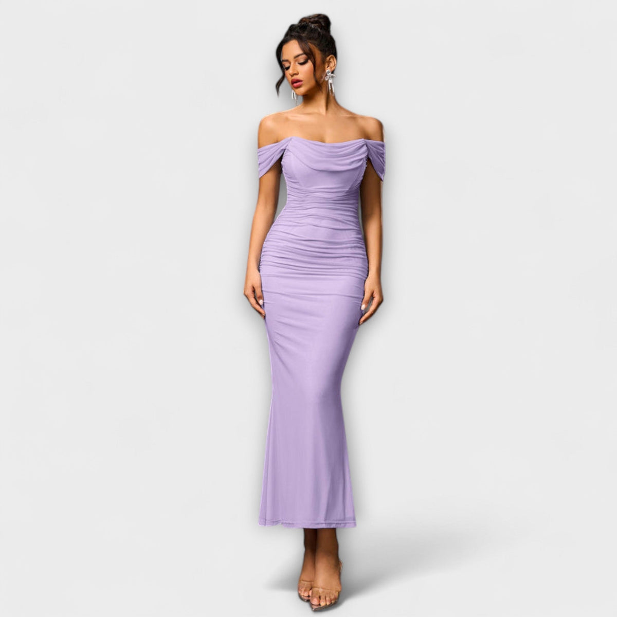 Ione - Vestido ajustado con hombros al descubierto y fruncidos