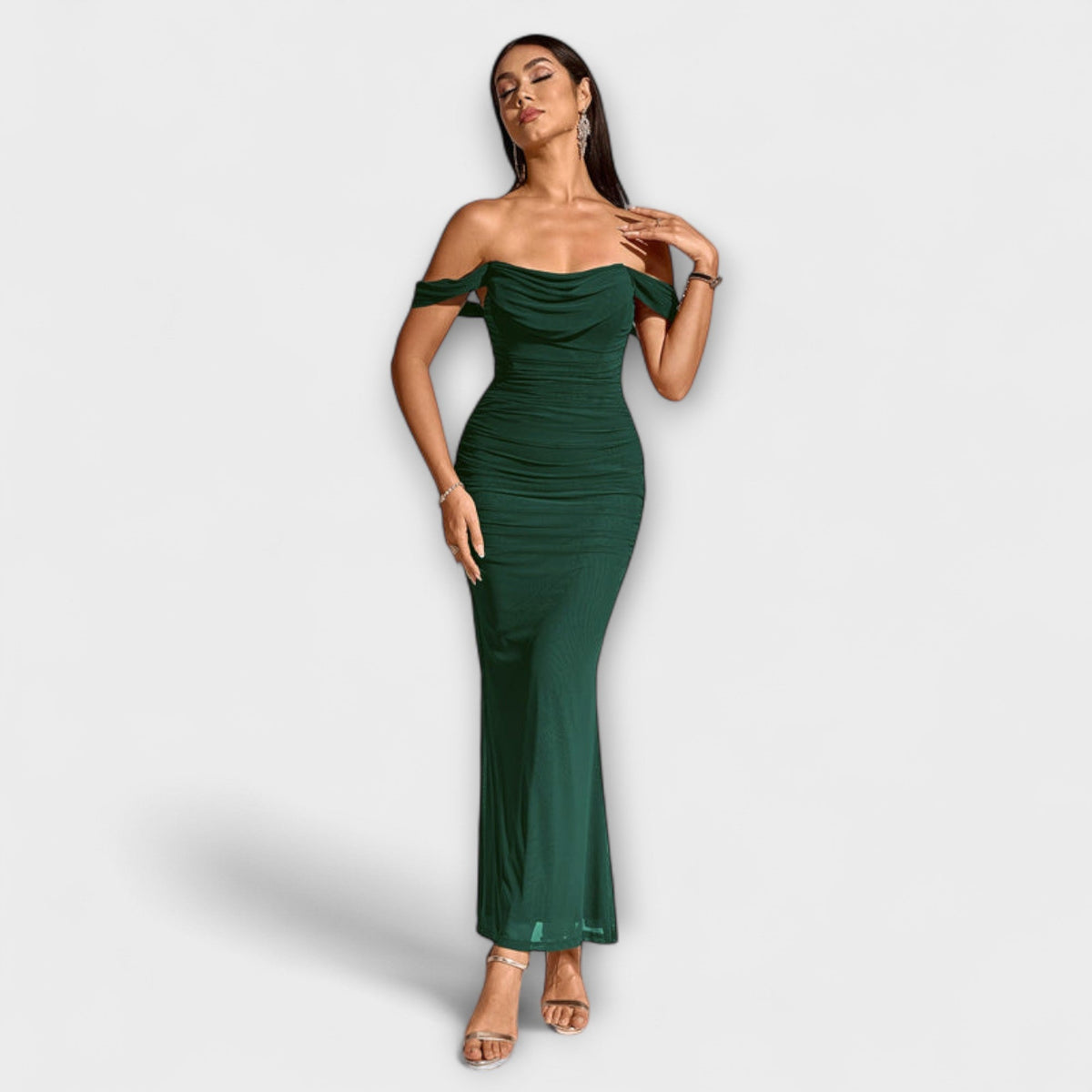 Ione - Vestido ajustado con hombros al descubierto y fruncidos