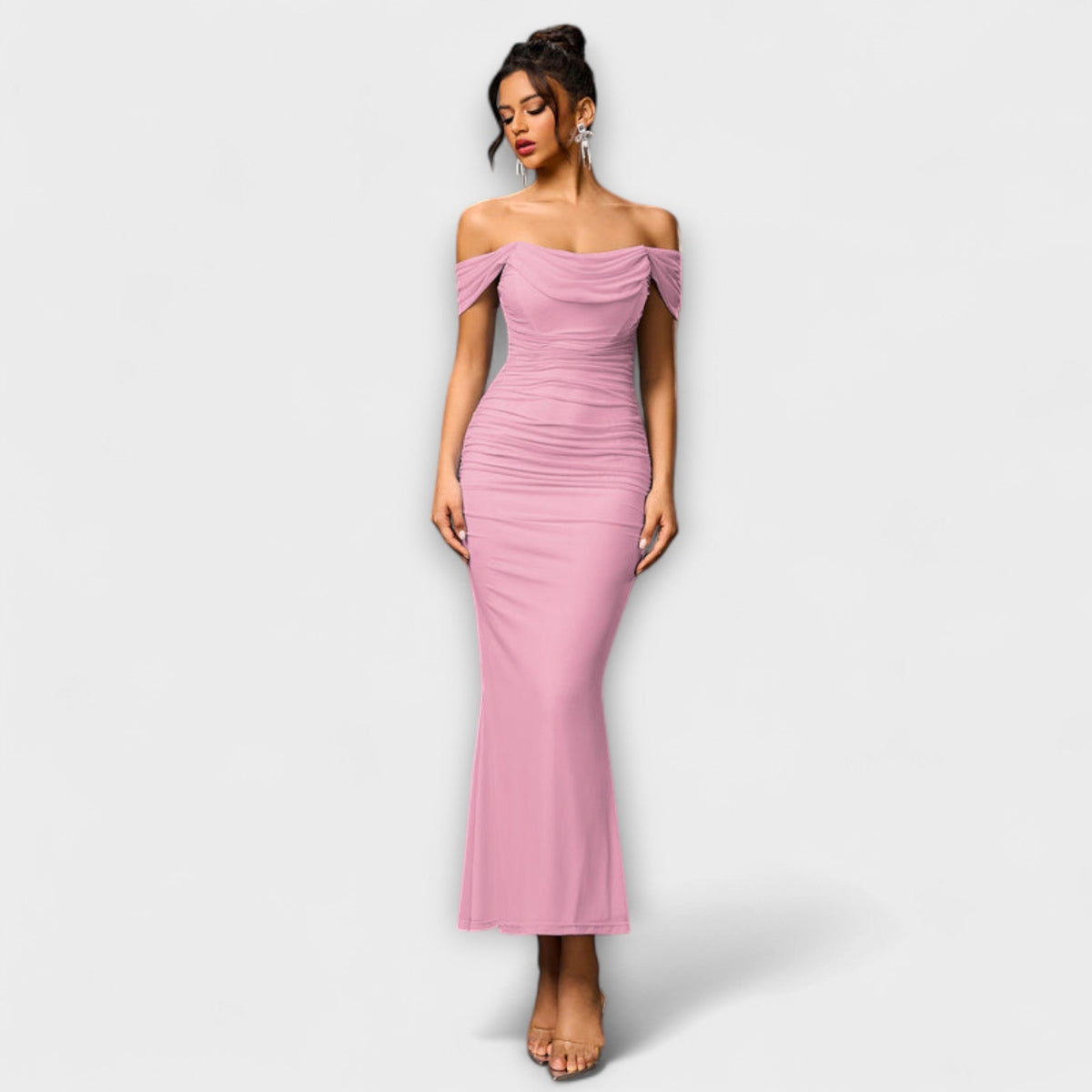Ione - Vestido ajustado con hombros al descubierto y fruncidos