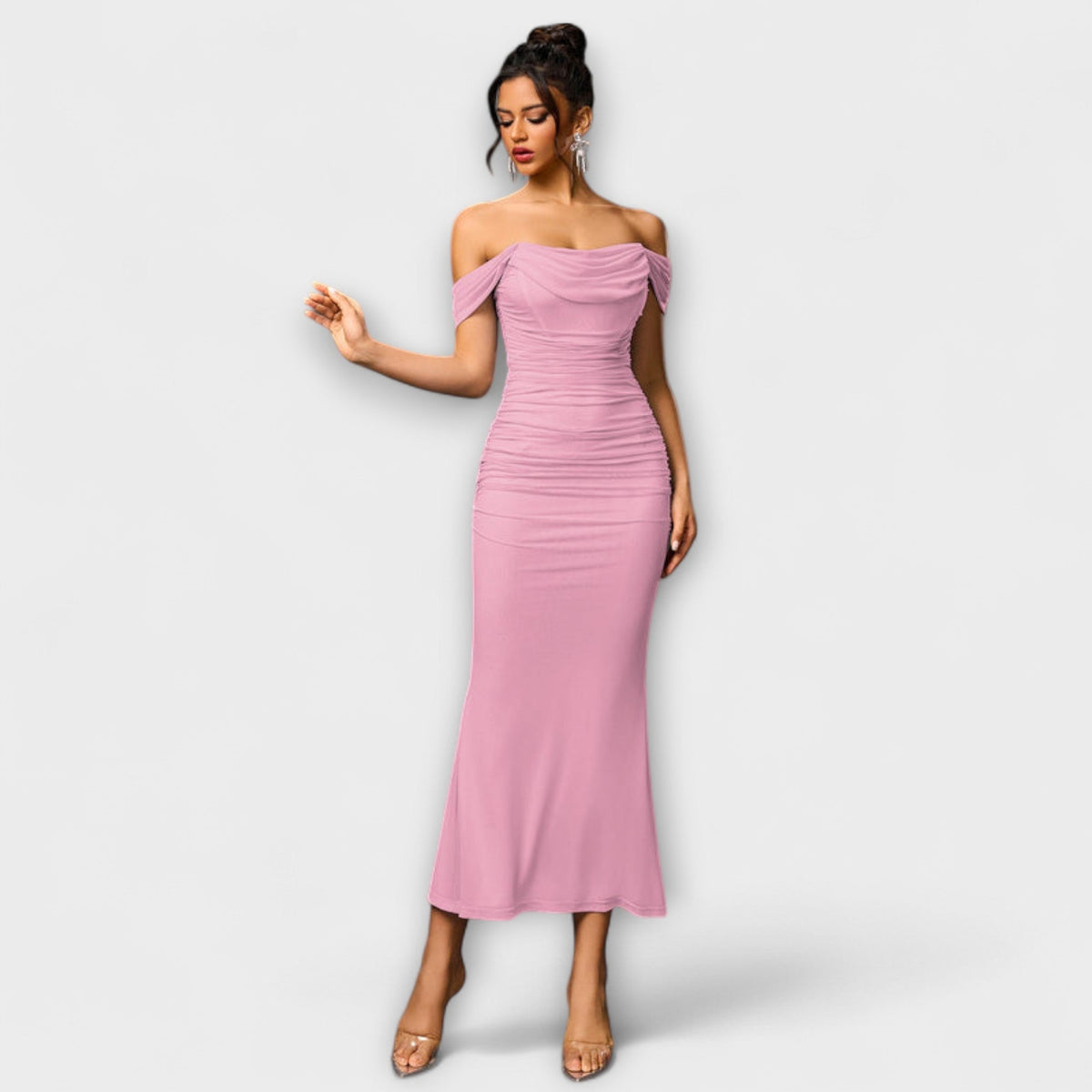 Ione - Vestido ajustado con hombros al descubierto y fruncidos