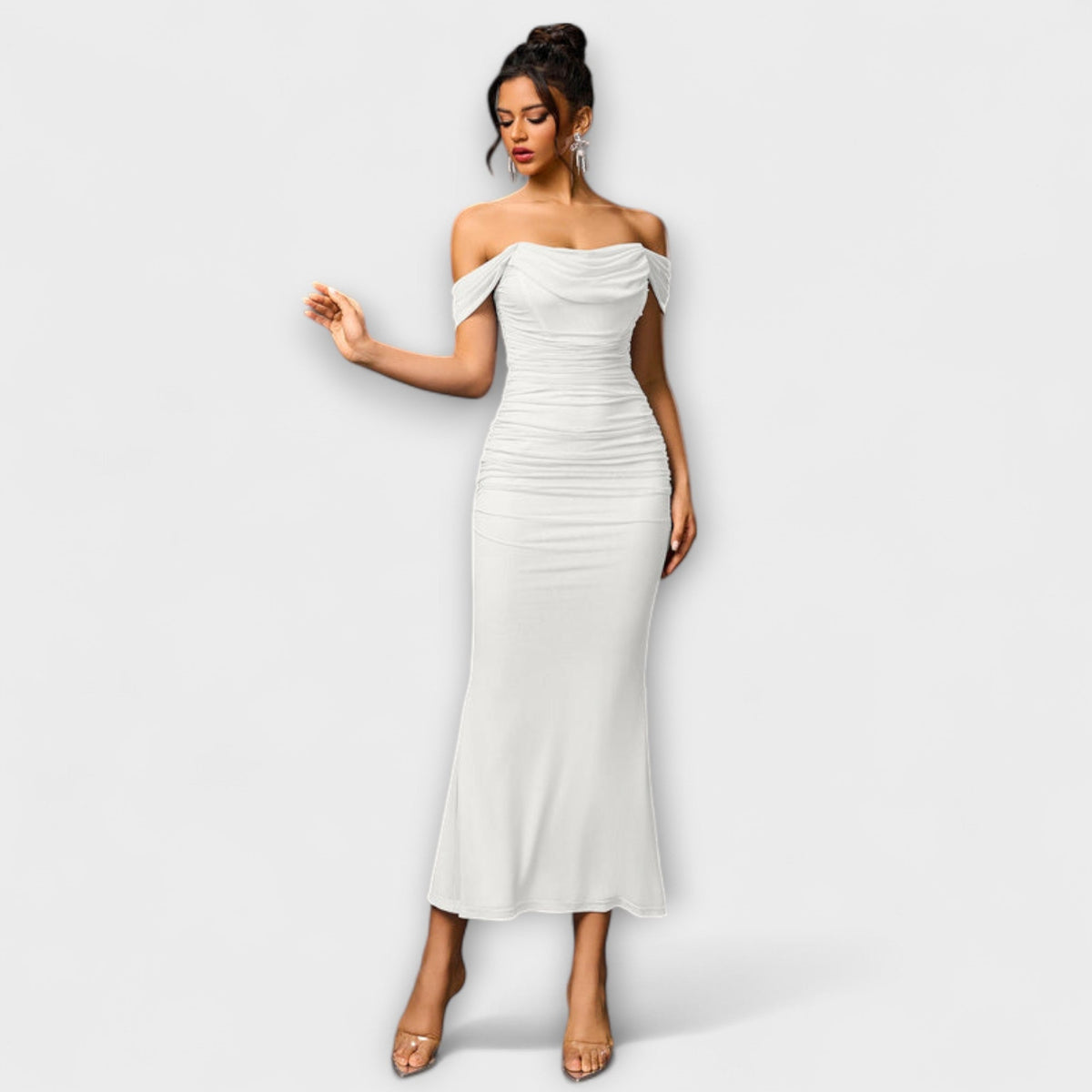 Ione - Vestido ajustado con hombros al descubierto y fruncidos