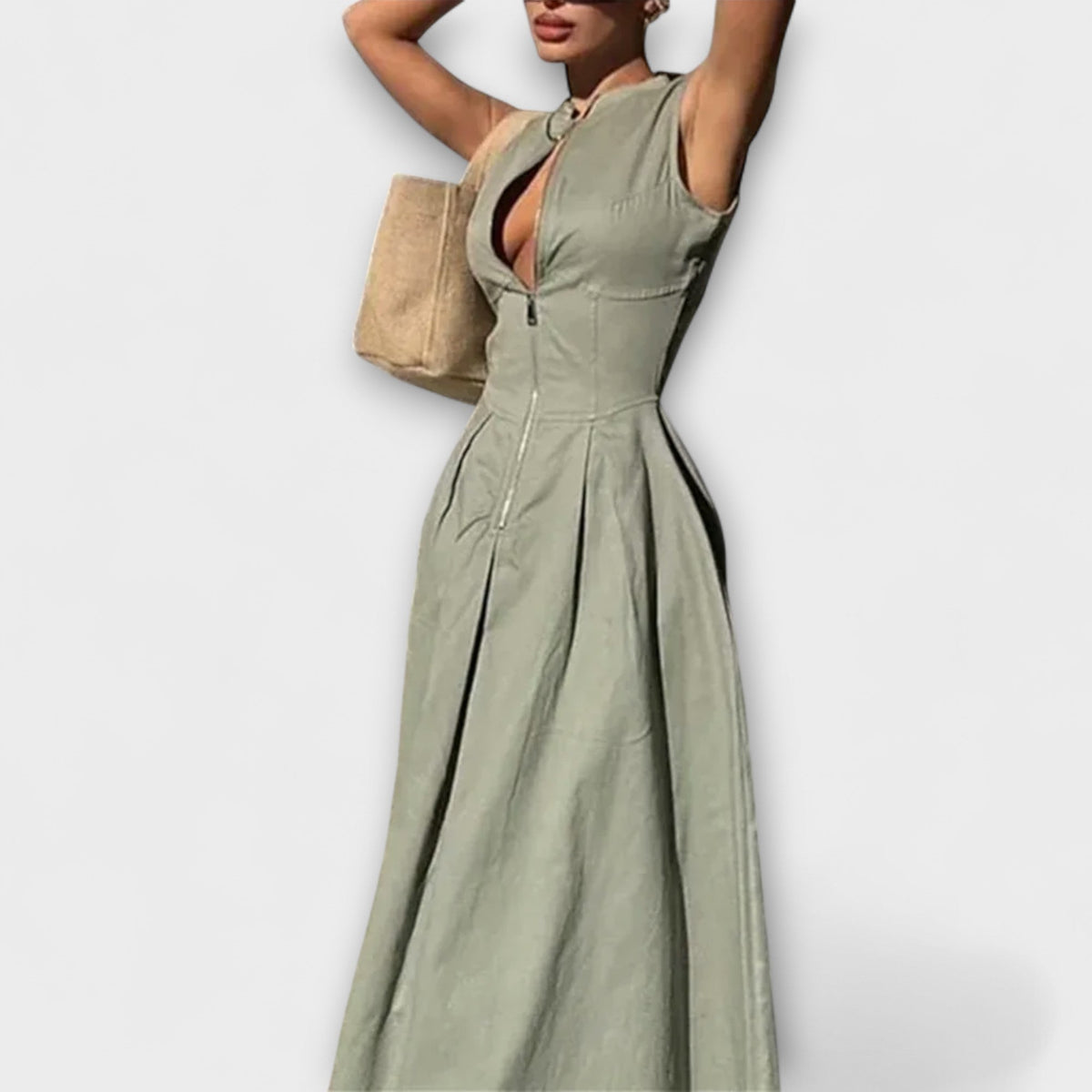 Vestido corto sin mangas con pliegues y corte ajustado midi