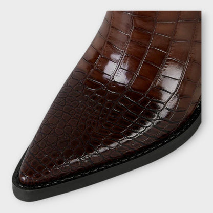 Zapatos con motivo de cocodrilo y tacón elegante