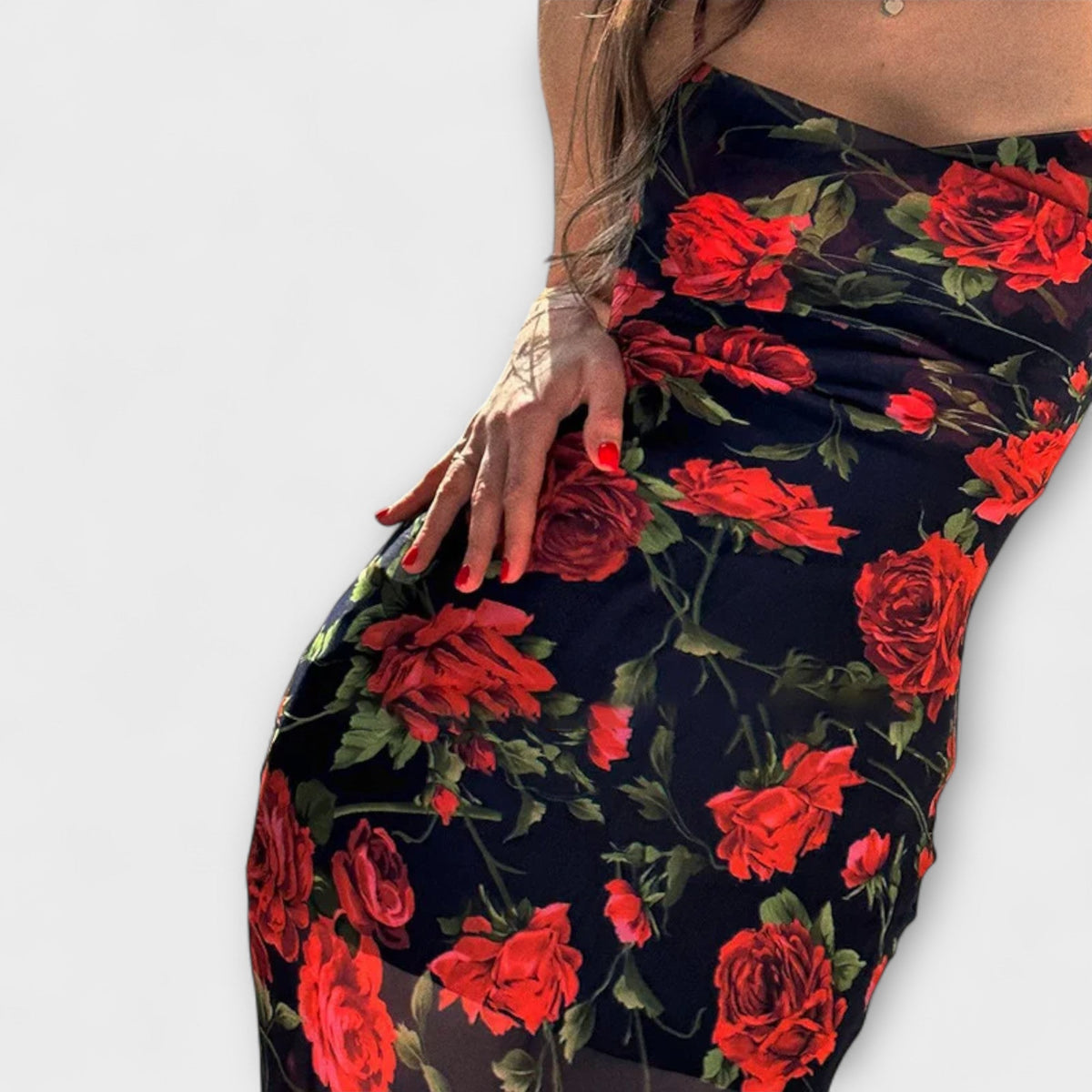 Vestido corto bodycon con motivo floral y tirantes