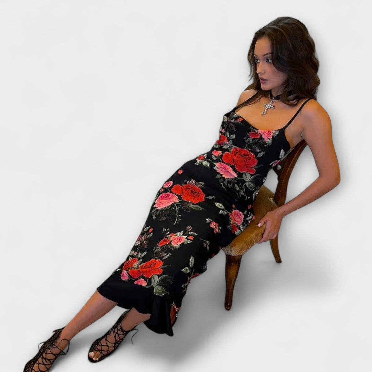 Vestido corto bodycon con motivo floral y tirantes