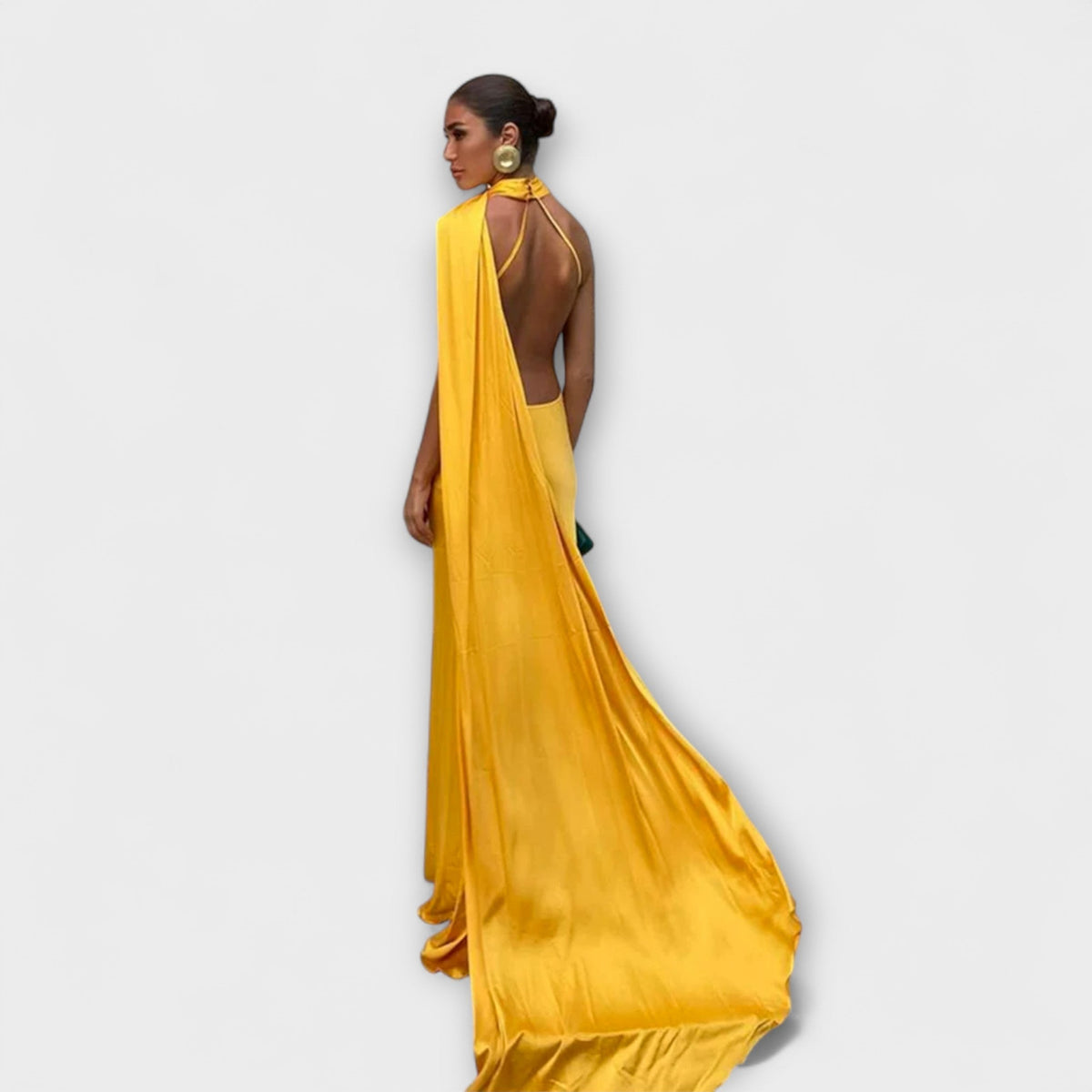 Vestido maxi chic con hombros al descubierto y lazo al cuello