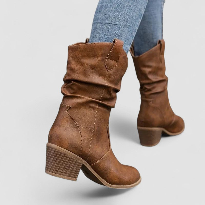 Leonor™ | Botas de Tacón Caídas