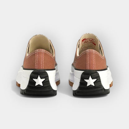 Zapatillas deportivas modernas con suela gruesa