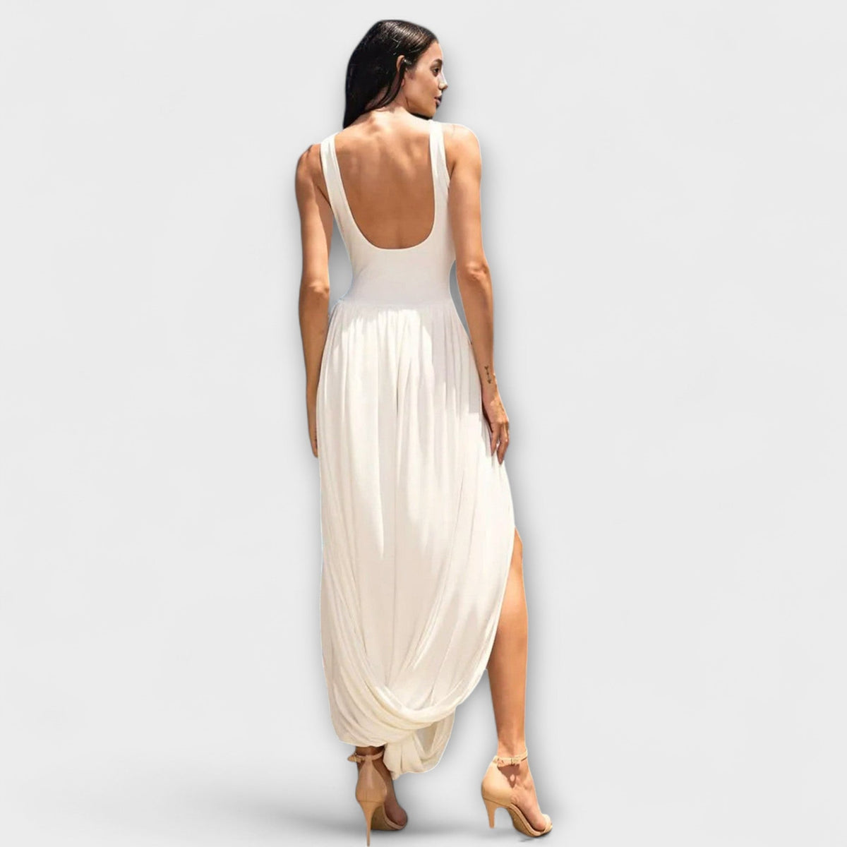 Maxi vestido con falda drapeada y abertura lateral