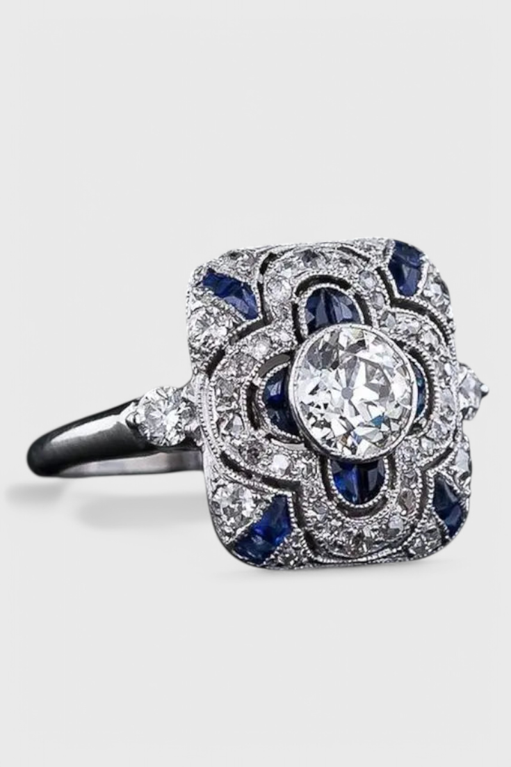 Anillo vintage en plata con la elegancia de la zirconia azul
