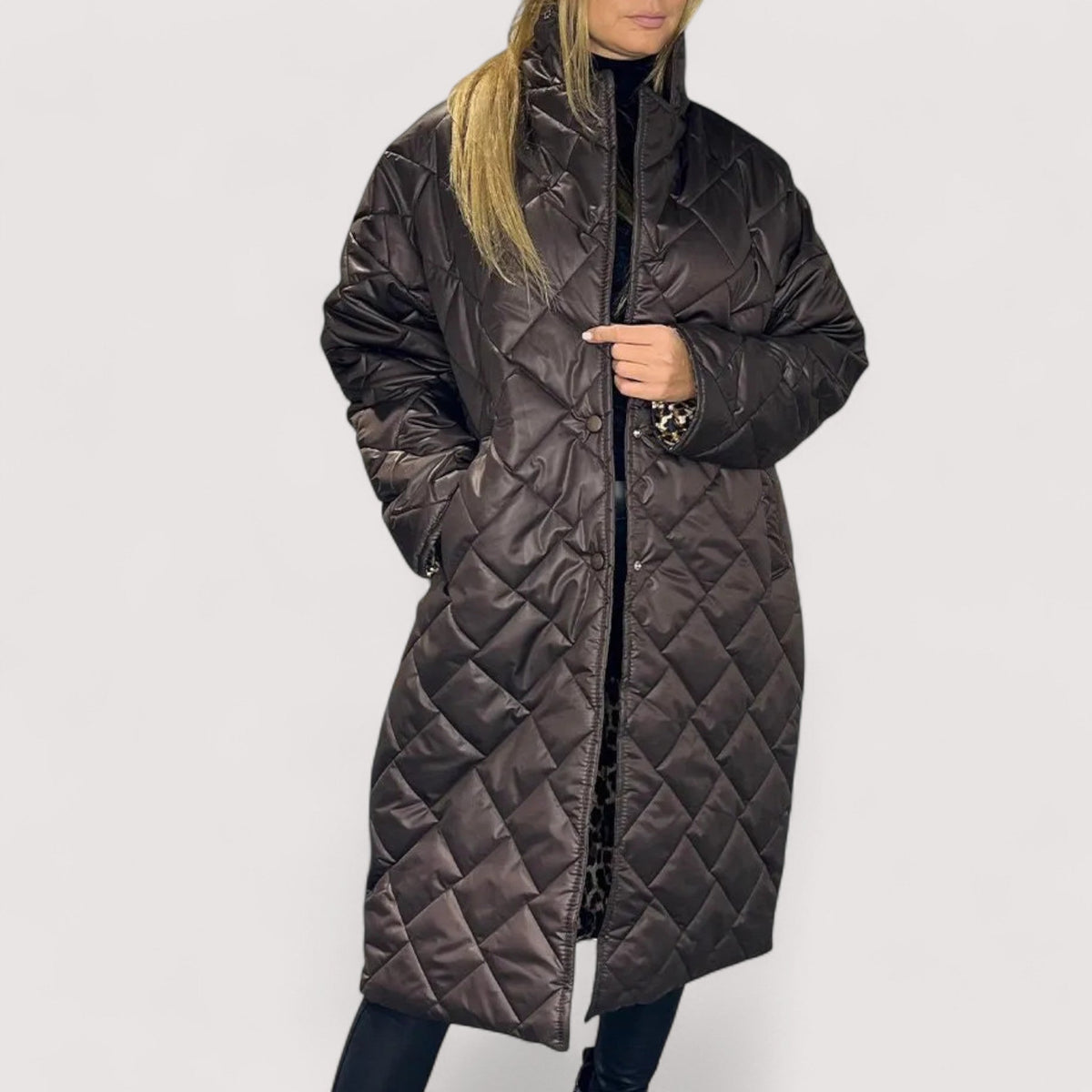Ofira™ | Chaqueta reversible acolchada con forro de leopardo