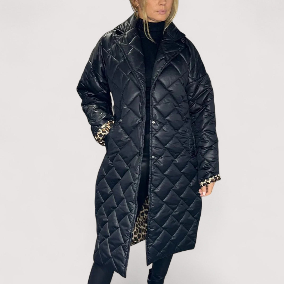 Ofira™ | Chaqueta reversible acolchada con forro de leopardo